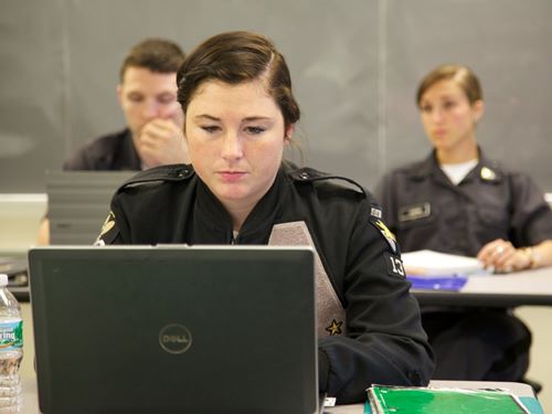 mot-ngay-o-hoc-vien-quan-su-hoa-ky (5).jpg